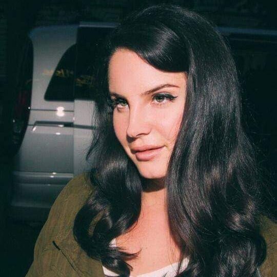 Lana Del Rey Black Hairstyle