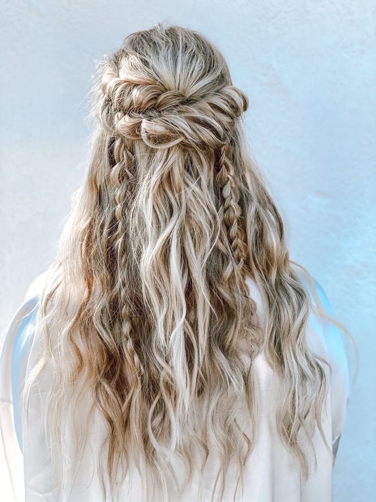 https://voguehairstyle.com/prom-hairstyles/