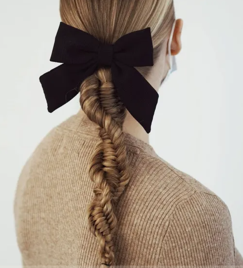 https://voguehairstyle.com/prom-hairstyles/