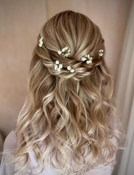 https://voguehairstyle.com/prom-hairstyles/