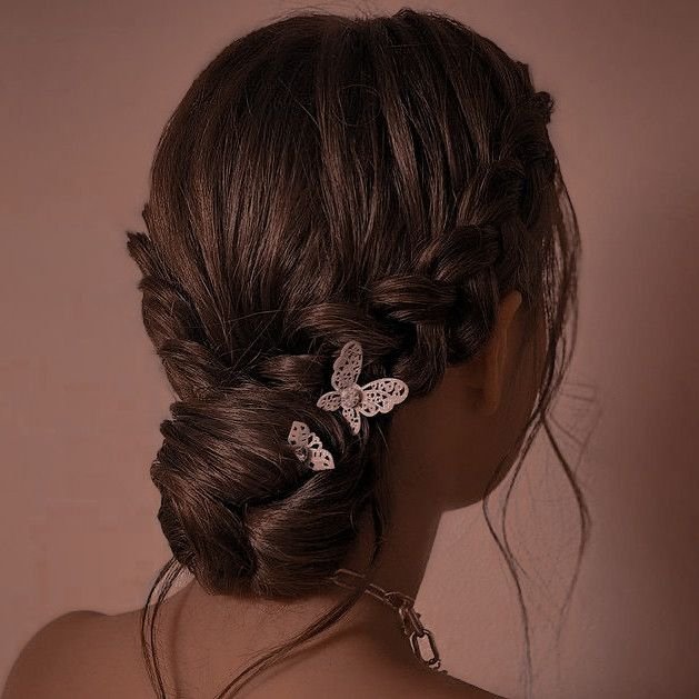 https://voguehairstyle.com/prom-hairstyles/